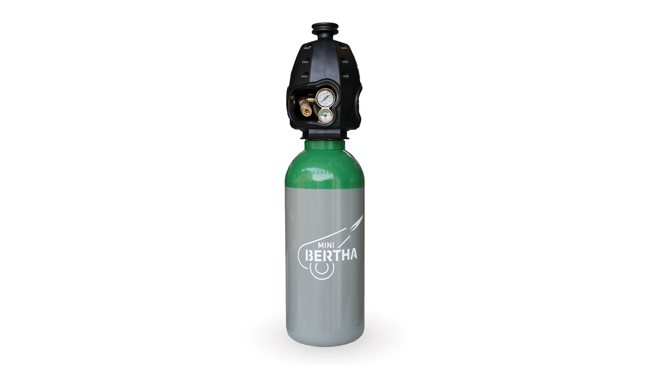 Fritlagt billede af mini bertha i argon, gas flaske med reduktionsventil, lynkobling og beskyttelseshætte.